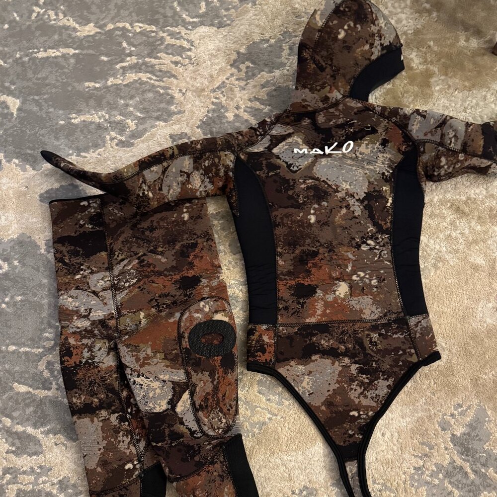 MAKO: Women's Yamamoto 3D Reef Camo 2 Piece Open Cell Wetsuits (Size: S, 7MM)